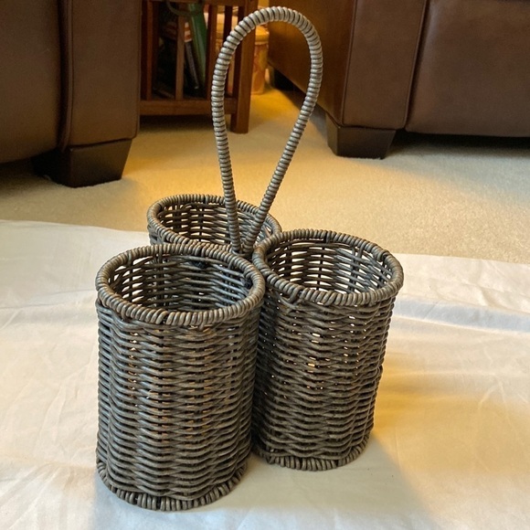 Gray wicker utensil holder - Picture 9 of 9